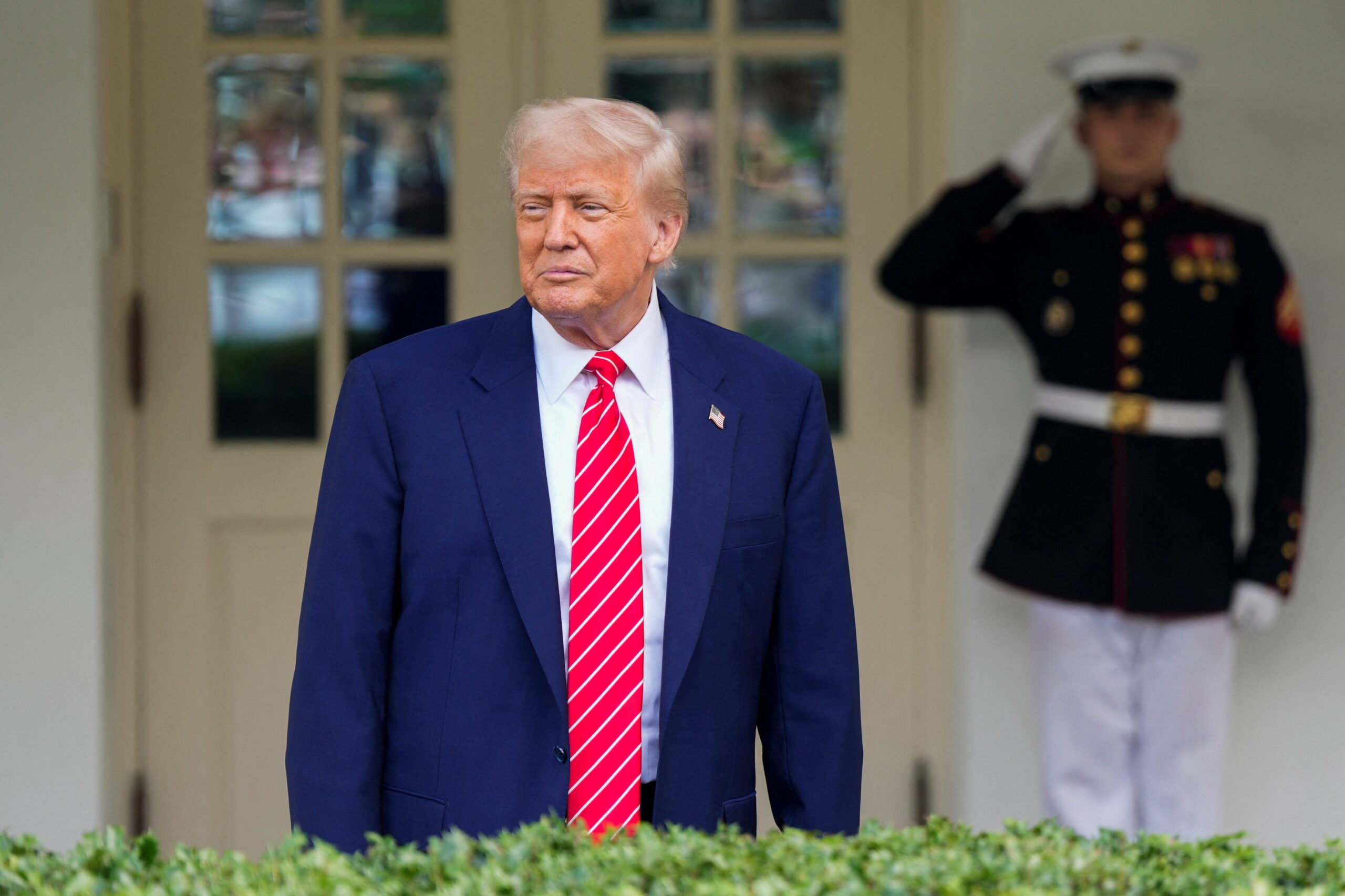 Trump ameaça Apple com taxa de 25% caso iPhones não sejam fabricados nos EUA