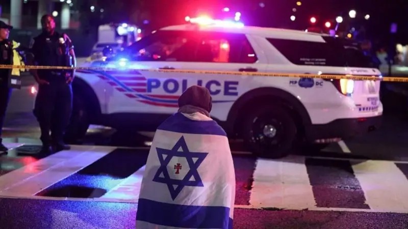 Homem que matou funcionários da Embaixada de Israel nos EUA confessa crime e é indiciado por assassinato