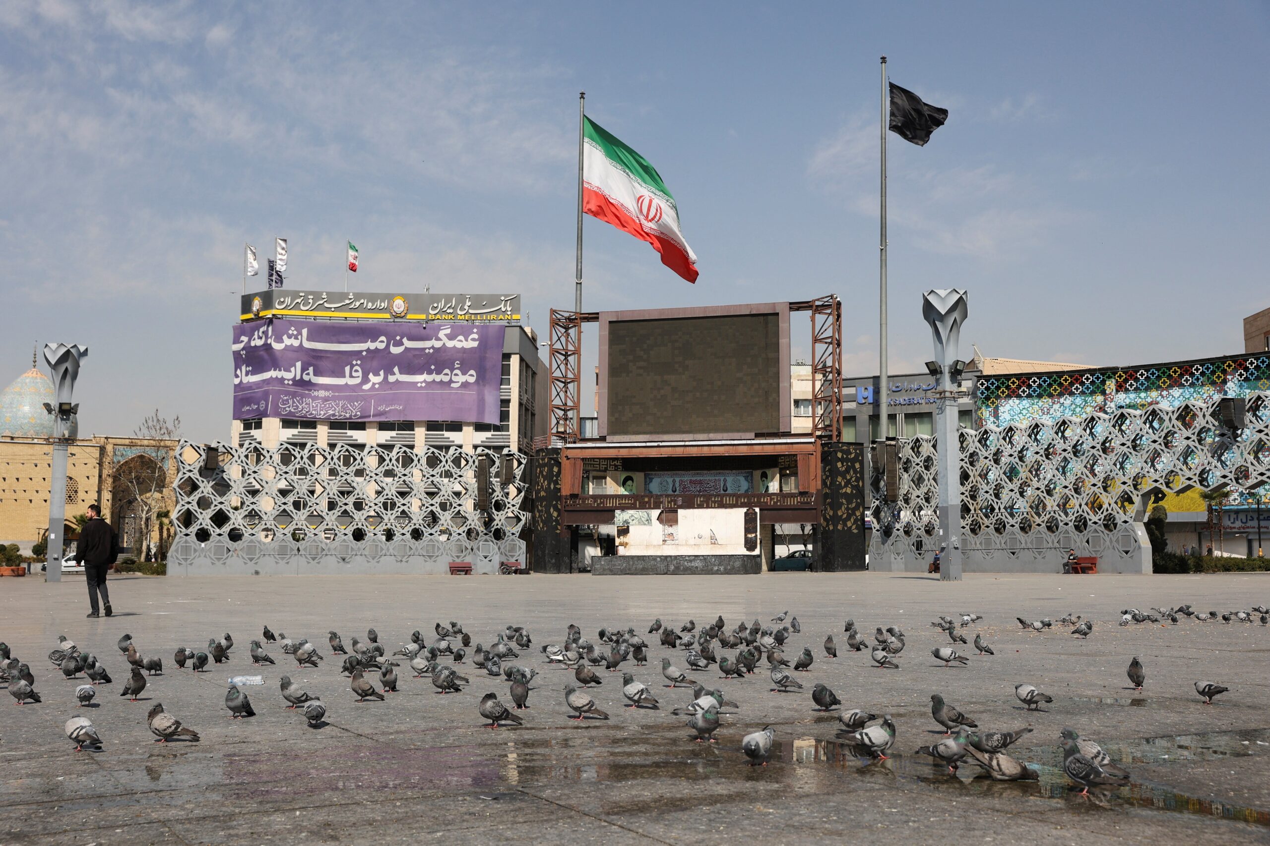 Israel divulgam imagens de ataque a bunker onde estava Ali Khamenei, em Teerã