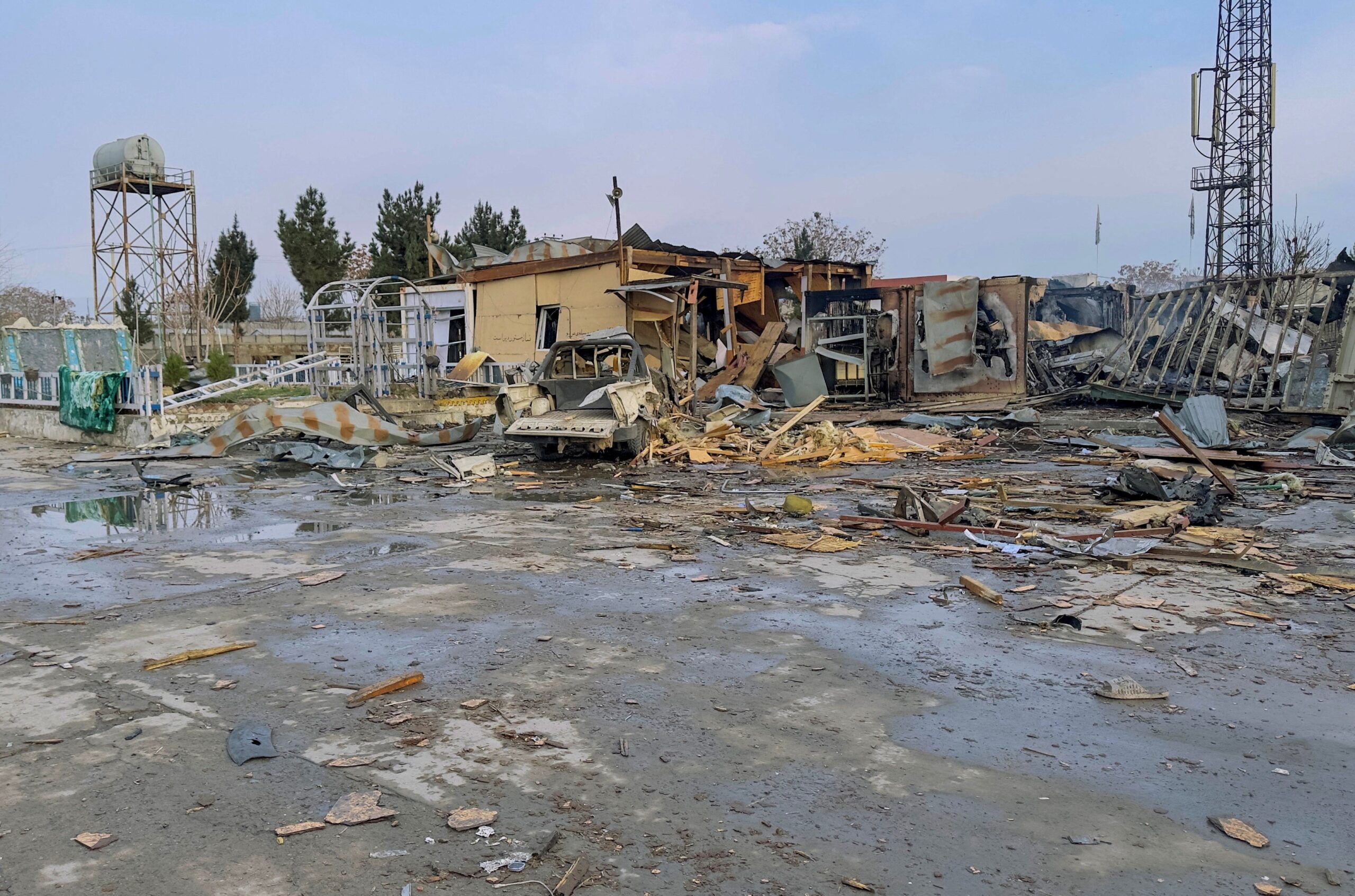 Afeganistão e Paquistão anunciam cessar-fogo em confronto