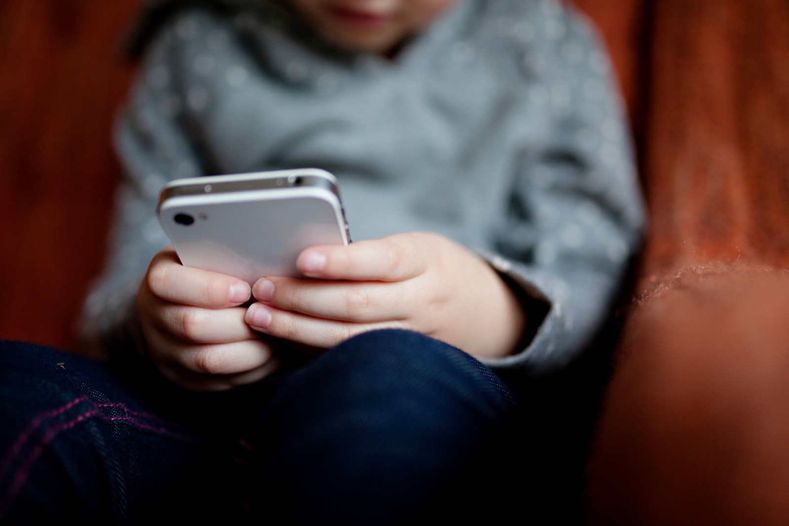 Lula deve assinar decreto que regulamenta ECA Digital nos próximos dias; veja principais pontos