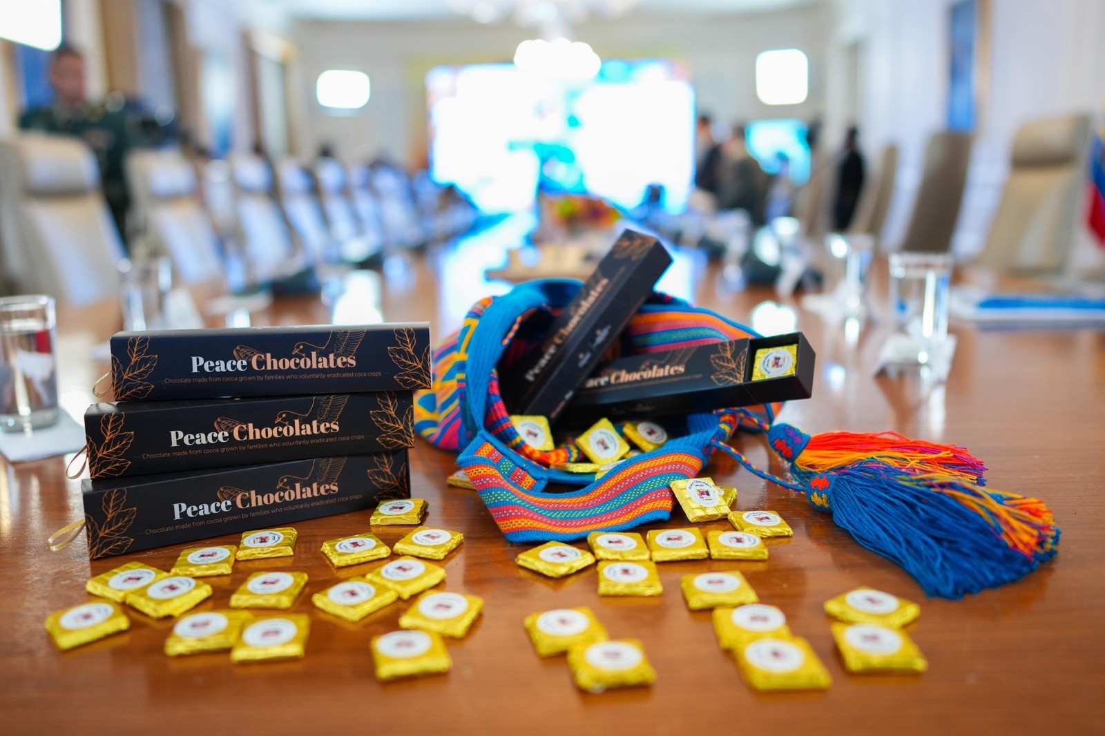 Bombardeio na fronteira deixou 27 corpos carbonizados, diz Petro em meio a tensões com o Equador