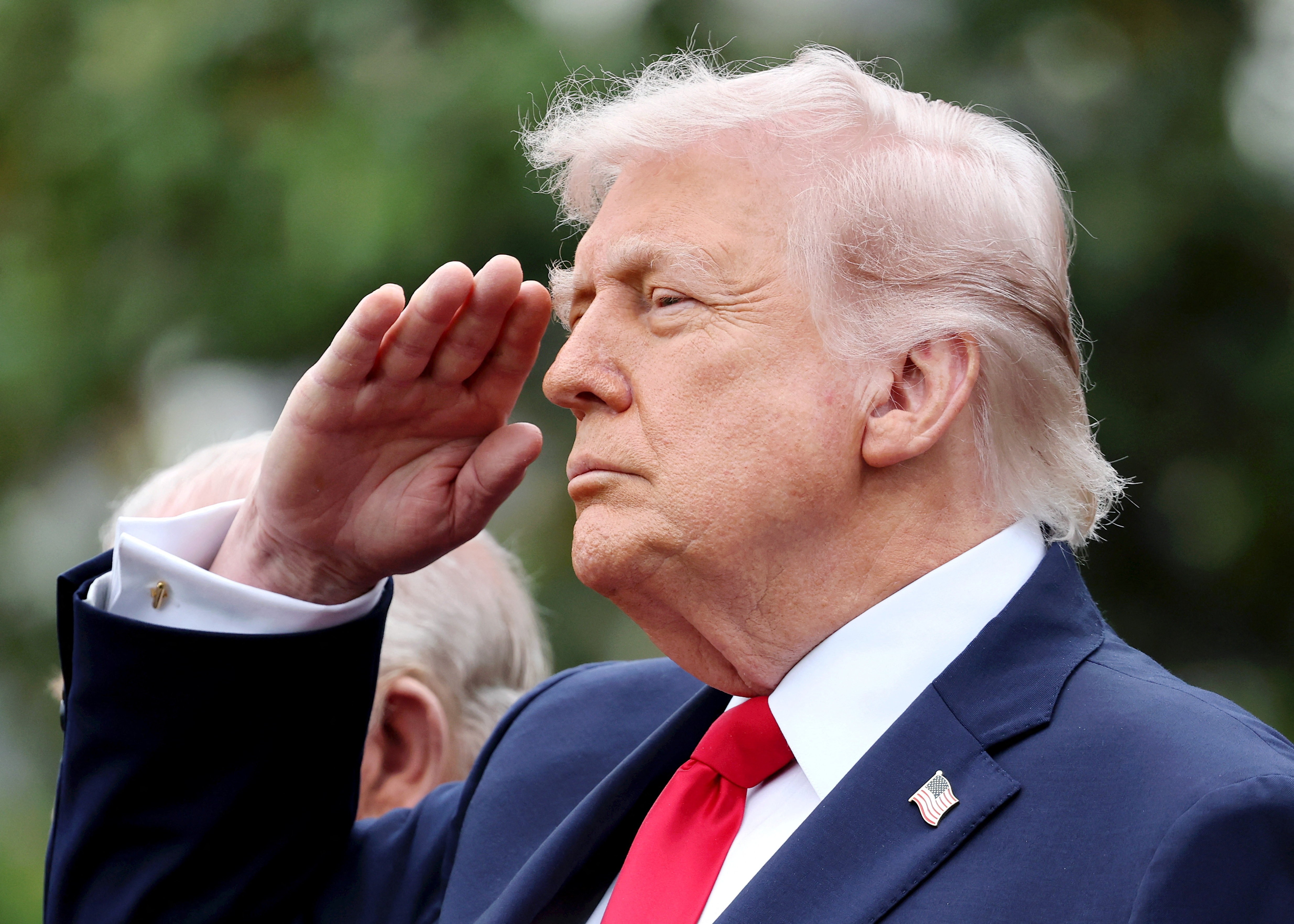 EUA avaliam novos ataques ao Irã mesmo com pressão interna para encerrar a guerra, diz agência