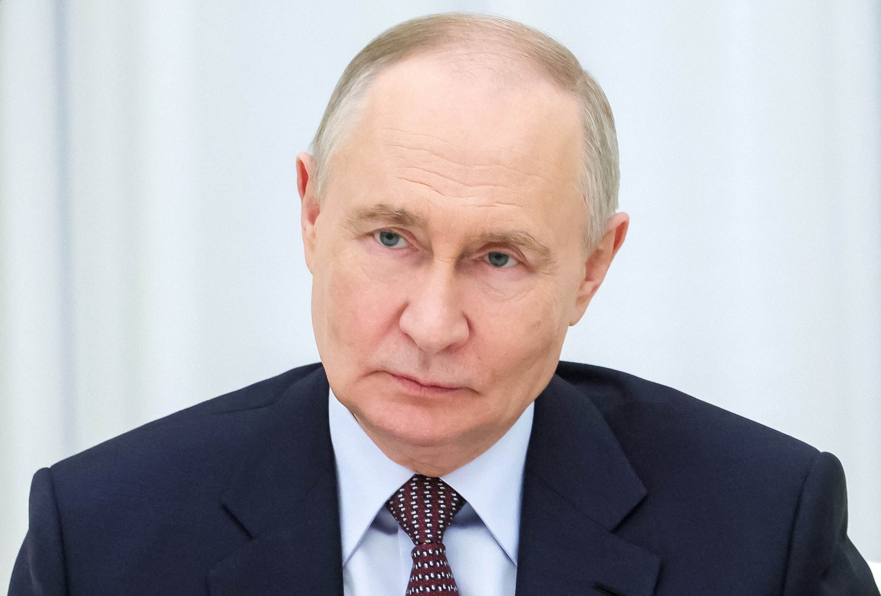 O que as discretas celebrações do Dia da Vitória na Rússia revelam sobre Putin e a guerra na Ucrânia