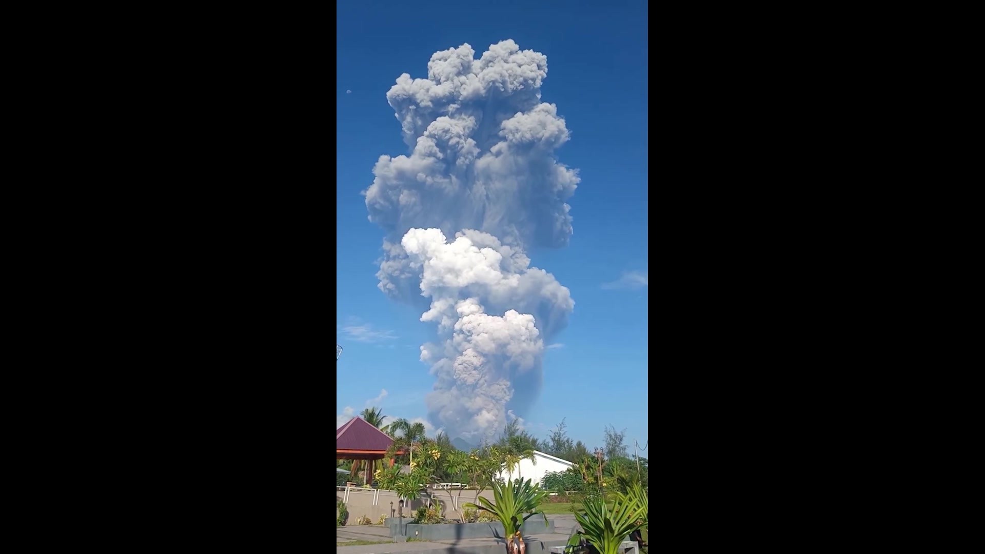 Indonésia busca 20 montanhistas após vulcão entrar em erupção